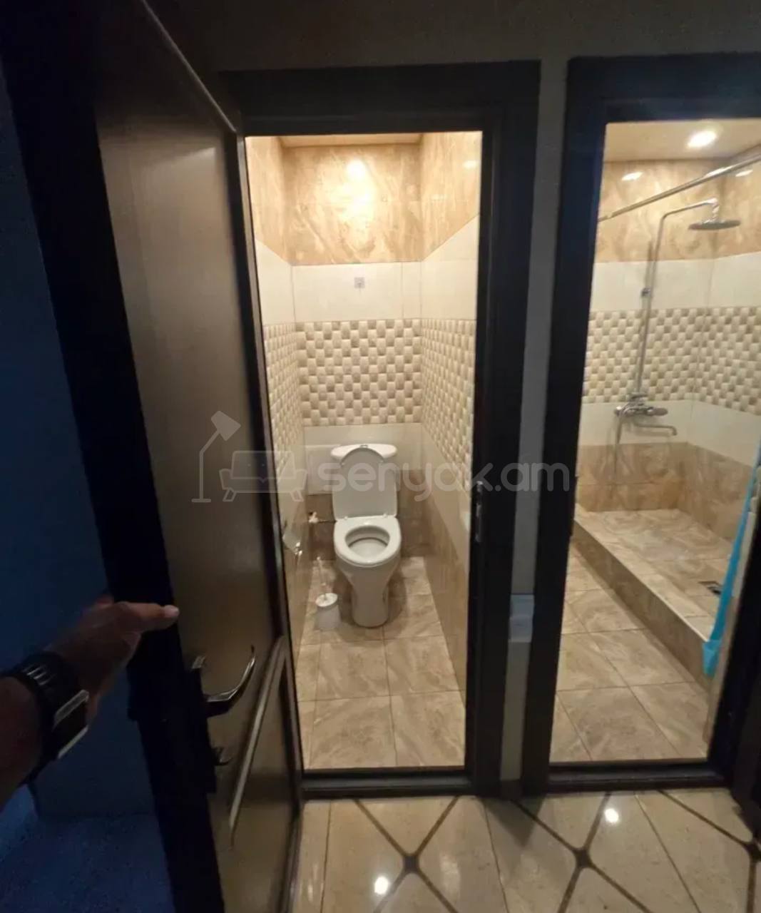 3 Սենյականոց Բնակարան Քարե Շենքում, 76քմ, 3/5 հարկ, Կապիտալ Վերանորոգված, Կահավորված