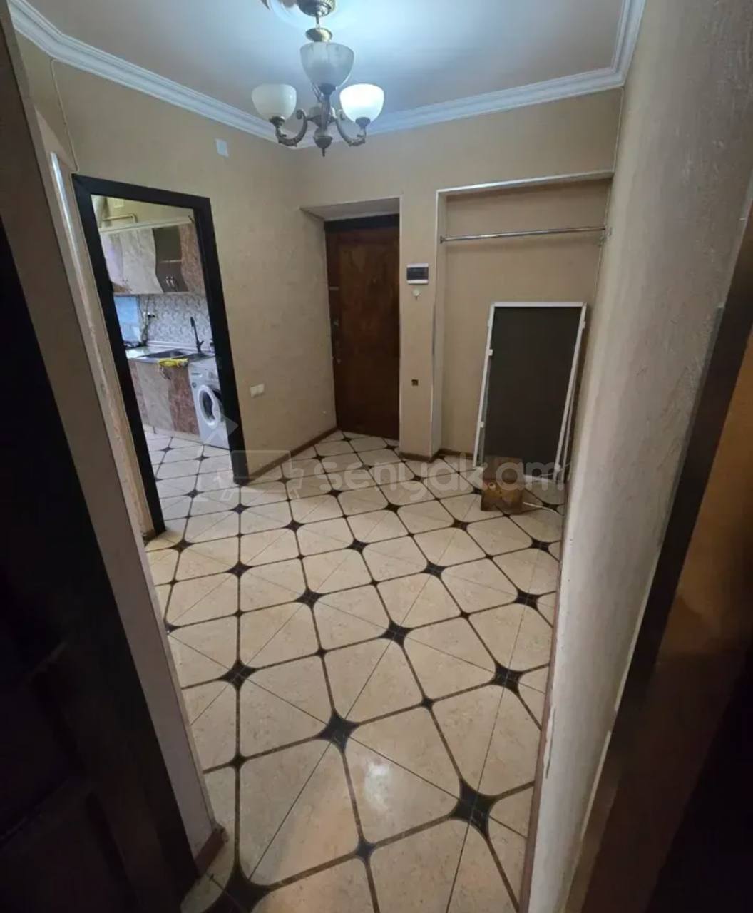 3 Սենյականոց Բնակարան Քարե Շենքում, 76քմ, 3/5 հարկ, Կապիտալ Վերանորոգված, Կահավորված