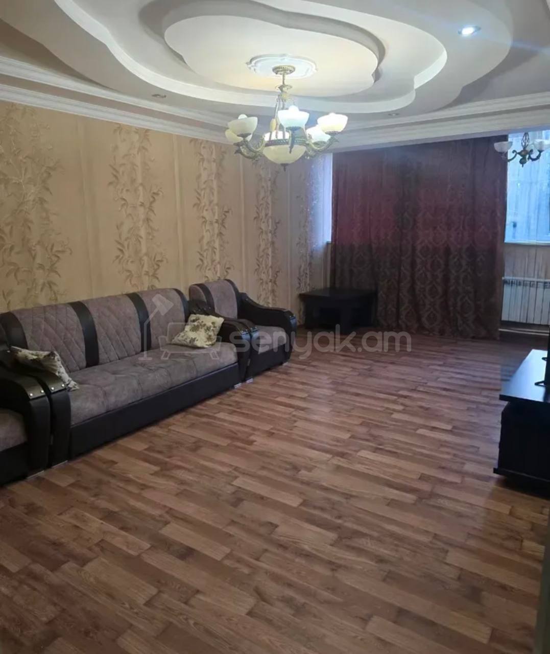 3 Սենյականոց Բնակարան Քարե Շենքում, 76քմ, 3/5 հարկ, Կապիտալ Վերանորոգված, Կահավորված