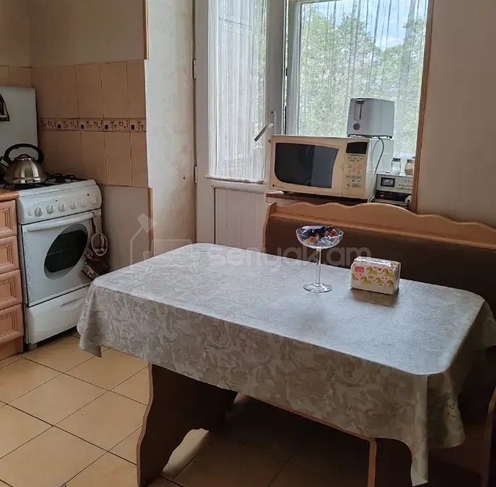 3 Սենյականոց Բնակարան Քարե Շենքում, 76քմ, 3/5 հարկ, Կոսմետիկ Վերանորոգված