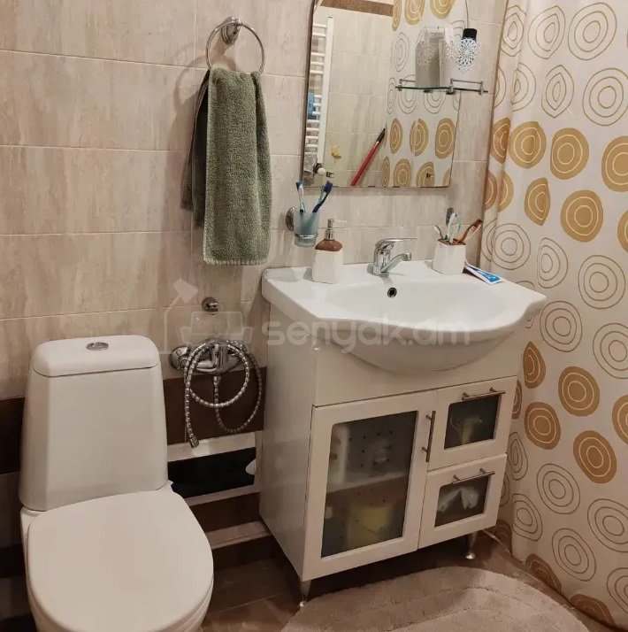 3 Սենյականոց Բնակարան Քարե Շենքում, 76քմ, 3/5 հարկ, Կոսմետիկ Վերանորոգված