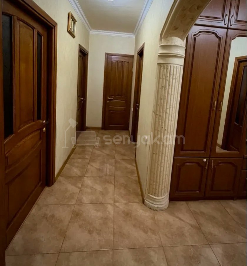 3 Սենյականոց Բնակարան Քարե Շենքում, 100քմ, 3/9 հարկ, Կապիտալ Վերանորոգված, Կահավորված