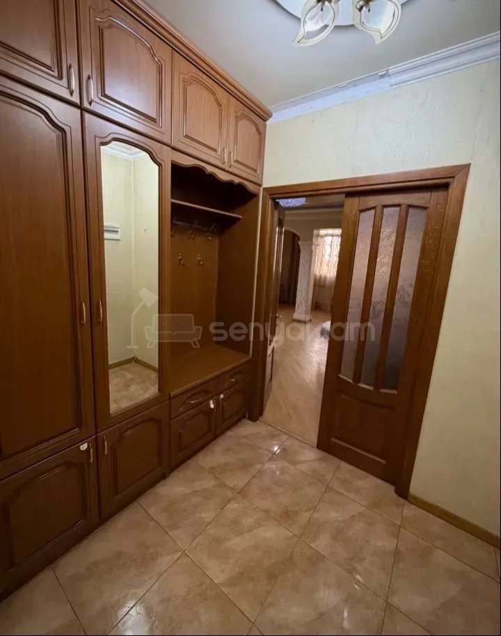 3 Սենյականոց Բնակարան Քարե Շենքում, 100քմ, 3/9 հարկ, Կապիտալ Վերանորոգված, Կահավորված