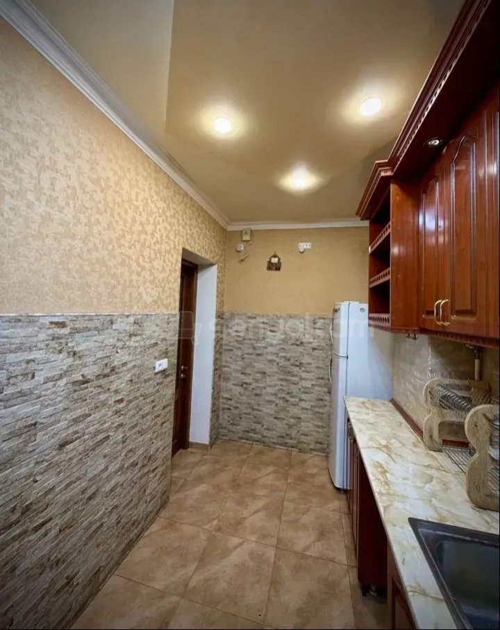 3 Սենյականոց Բնակարան Քարե Շենքում, 100քմ, 3/9 հարկ, Կապիտալ Վերանորոգված, Կահավորված