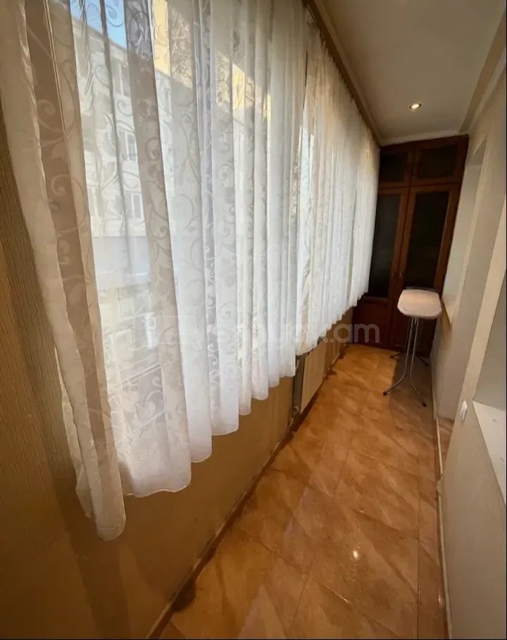3 Սենյականոց Բնակարան Քարե Շենքում, 100քմ, 3/9 հարկ, Կապիտալ Վերանորոգված, Կահավորված