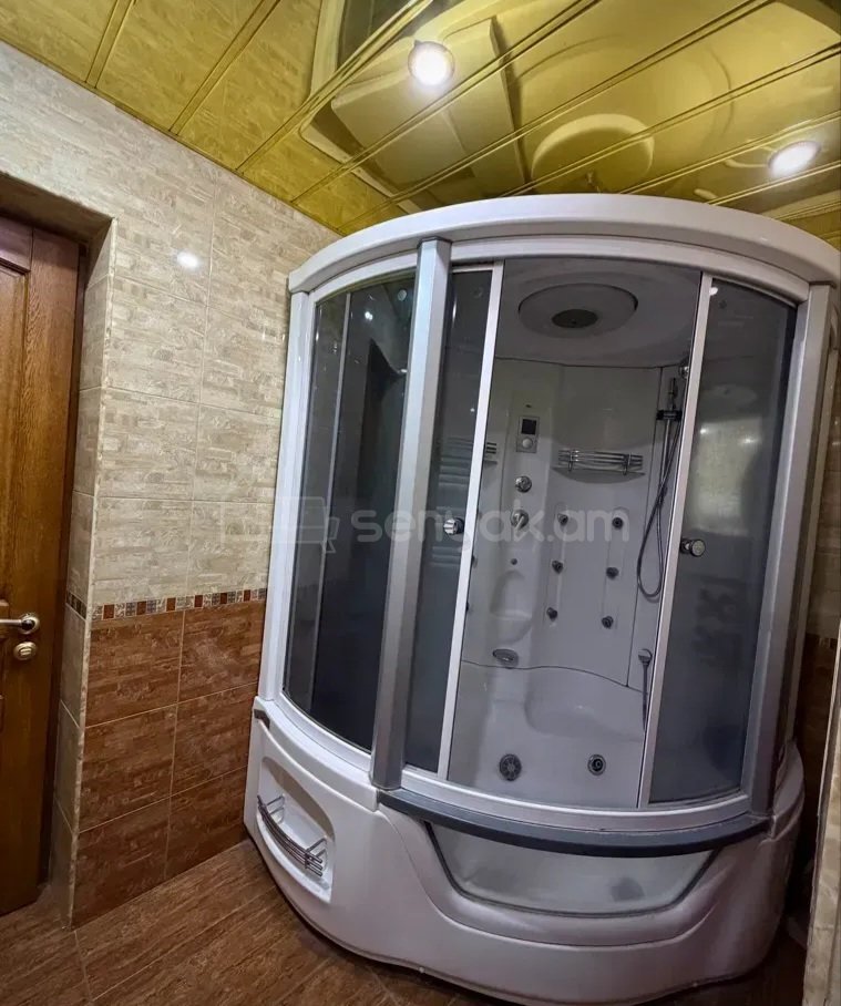 3 Սենյականոց Բնակարան Քարե Շենքում, 100քմ, 3/9 հարկ, Կապիտալ Վերանորոգված, Կահավորված