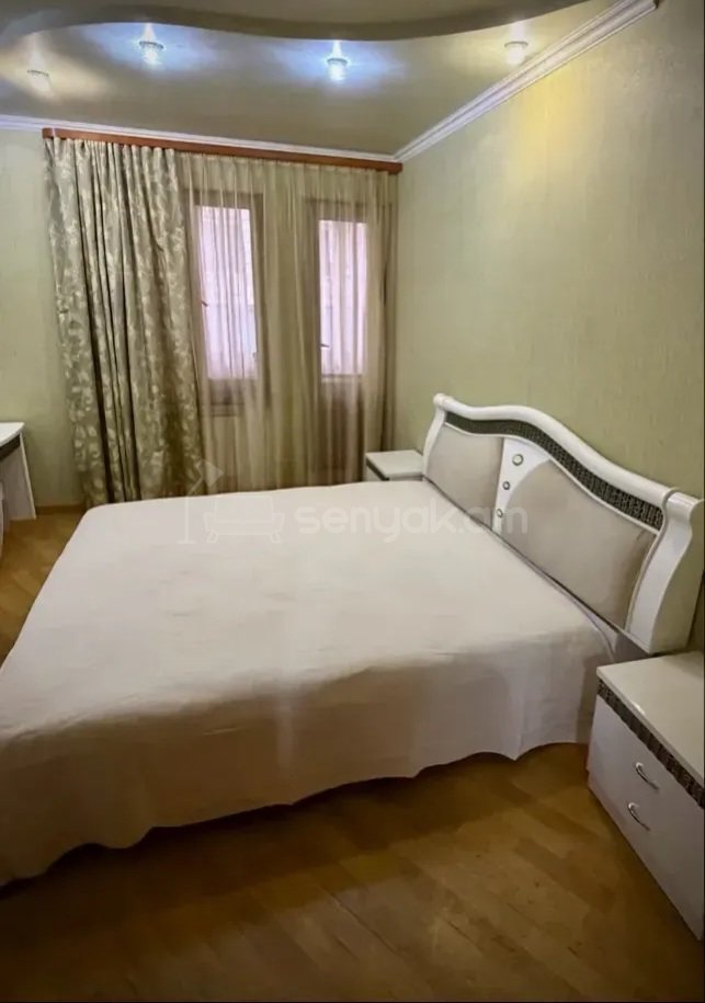 3 Սենյականոց Բնակարան Քարե Շենքում, 100քմ, 3/9 հարկ, Կապիտալ Վերանորոգված, Կահավորված