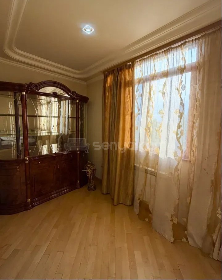 3 Սենյականոց Բնակարան Քարե Շենքում, 100քմ, 3/9 հարկ, Կապիտալ Վերանորոգված, Կահավորված