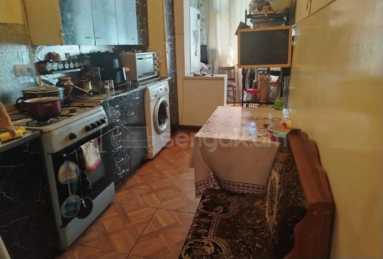 3 Սենյականոց Բնակարան, 80քմ, 1/9 հարկ, Նորմալ Վիճակում