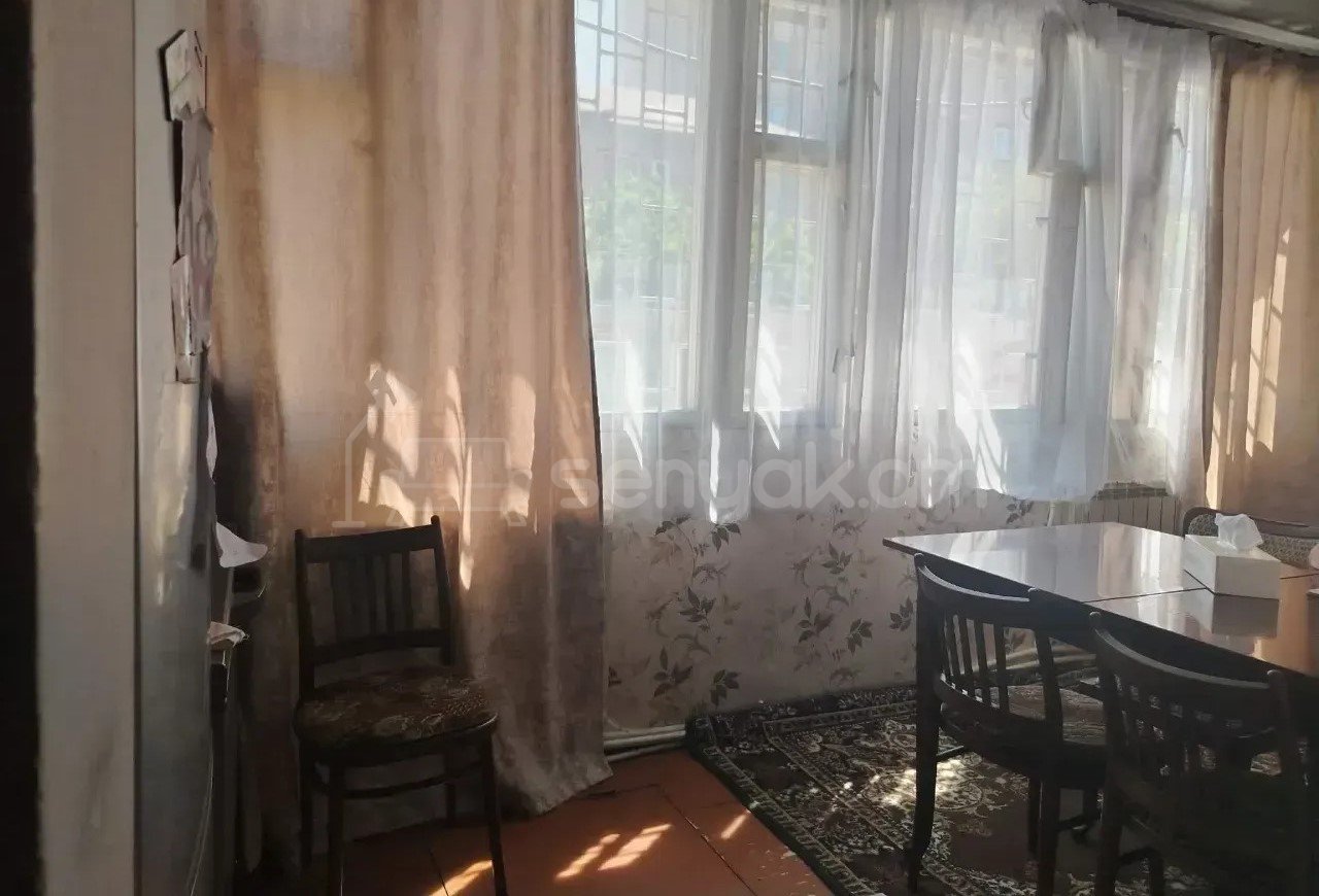 3 Սենյականոց Բնակարան, 80քմ, 1/9 հարկ, Նորմալ Վիճակում