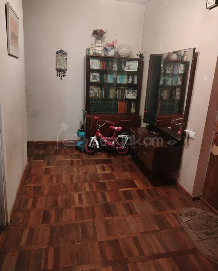 3 Սենյականոց Բնակարան, 80քմ, 1/9 հարկ, Նորմալ Վիճակում