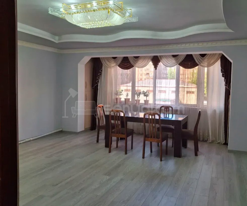 3 Սենյականոց Բնակարան, 77քմ, 3/9 հարկ, Կապիտալ Վերանորոգված, Կահավորված