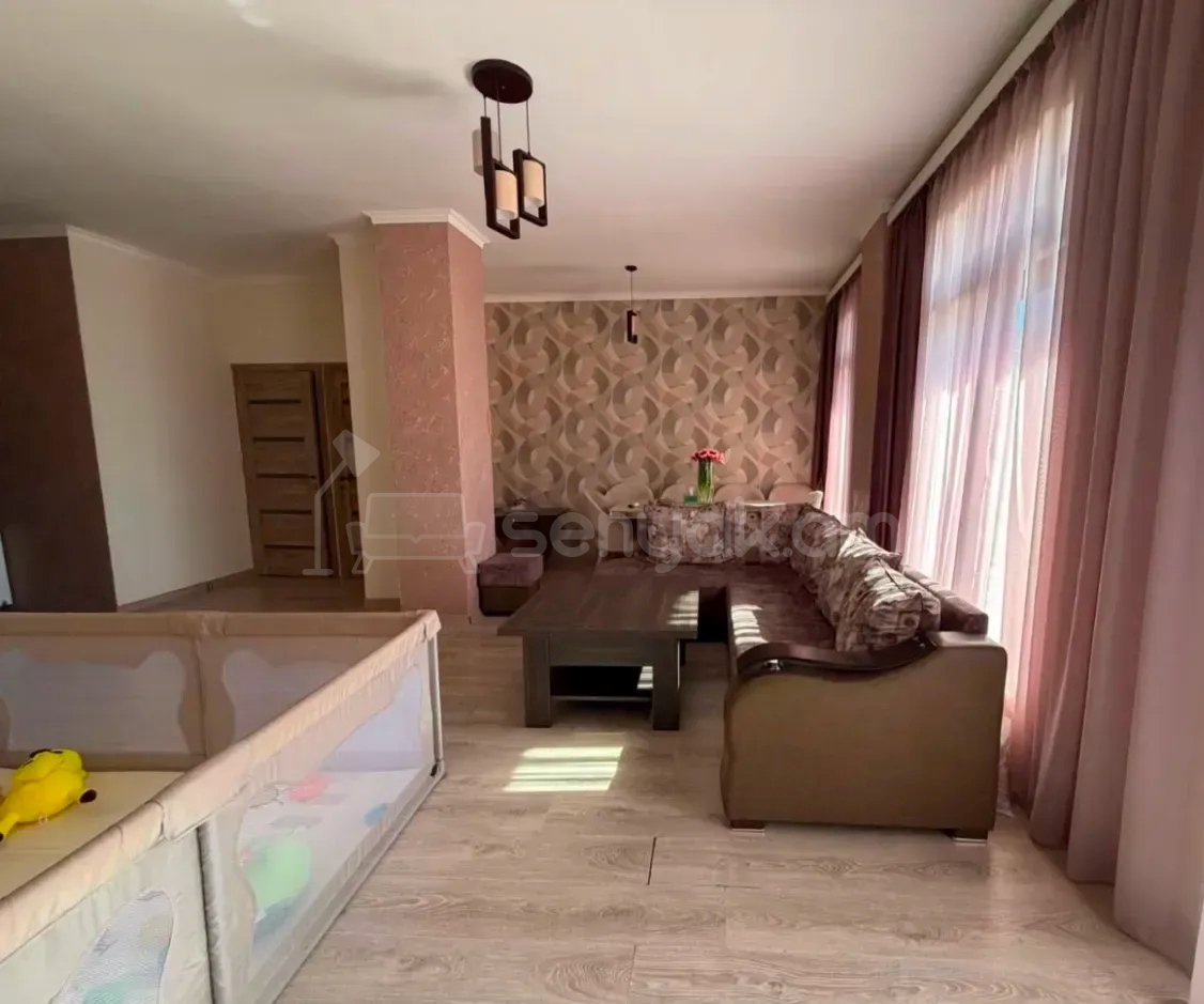 3 Սենյականոց Բնակարան Քարե Շենքում, 111քմ, 2/5 հարկ, Նորմալ Վիճակում