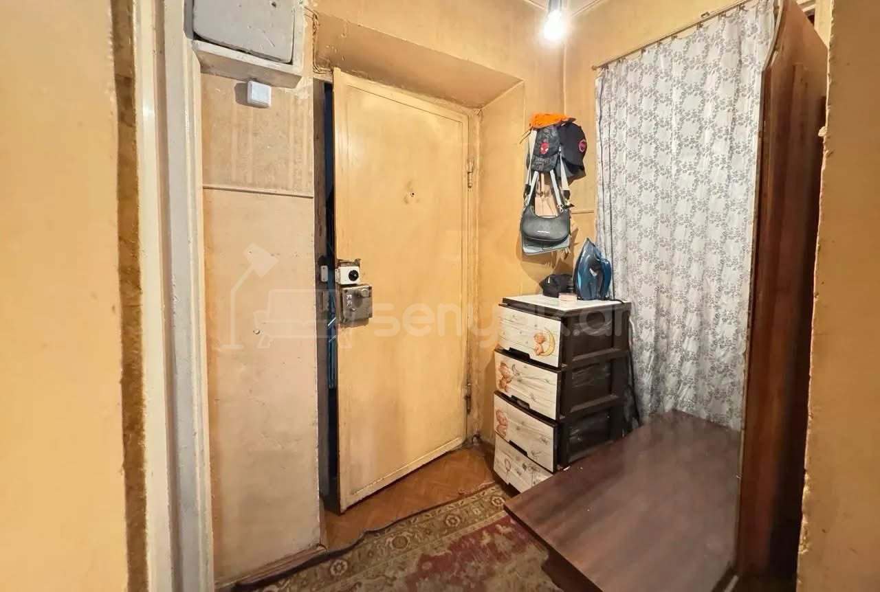 1 Սենյականոց Բնակարան Քարե Շենքում, 32քմ, 2/4 հարկ, Պետական Վիճակում