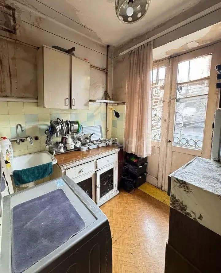 1 Սենյականոց Բնակարան Քարե Շենքում, 32քմ, 2/4 հարկ, Պետական Վիճակում