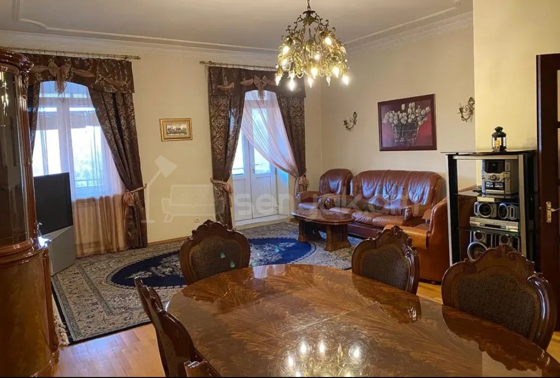 3 Սենյականոց Բնակարան Քարե Շենքում, 95քմ, 3/5 հարկ, Կապիտալ Վերանորոգված, Կահավորված