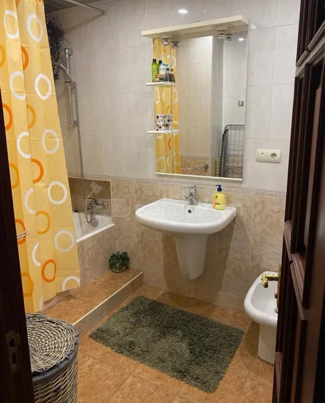 3 Սենյականոց Բնակարան Քարե Շենքում, 95քմ, 3/5 հարկ, Կապիտալ Վերանորոգված, Կահավորված