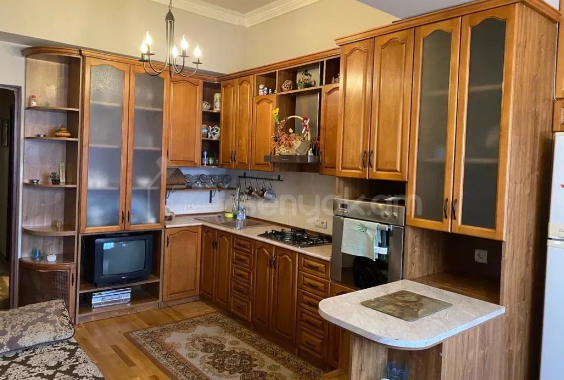 3 Սենյականոց Բնակարան Քարե Շենքում, 95քմ, 3/5 հարկ, Կապիտալ Վերանորոգված, Կահավորված