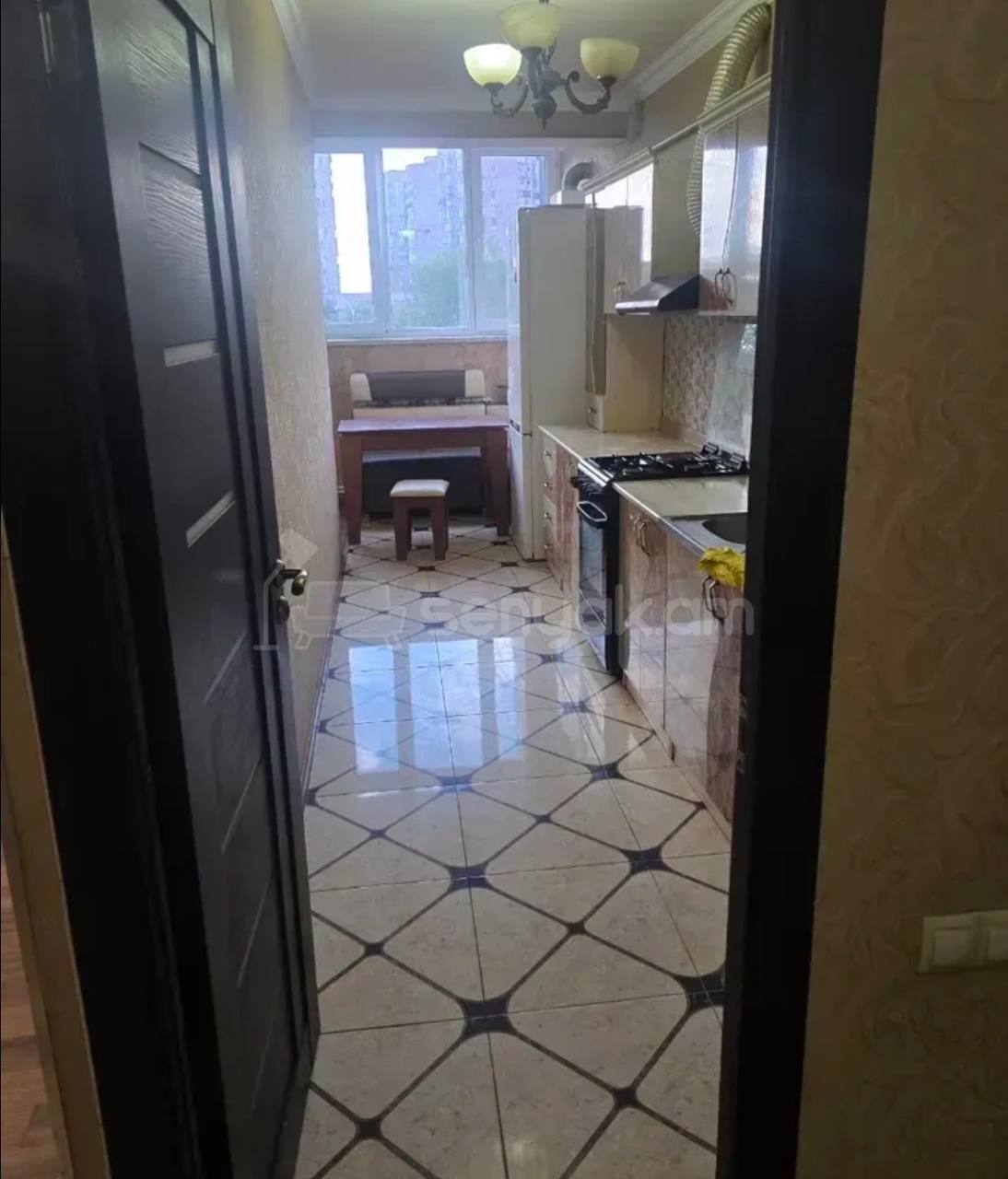 3 Սենյականոց Բնակարան Քարե Շենքում, 76քմ, 4/9 հարկ, Կապիտալ Վերանորոգված, Կահավորված, Արևկող