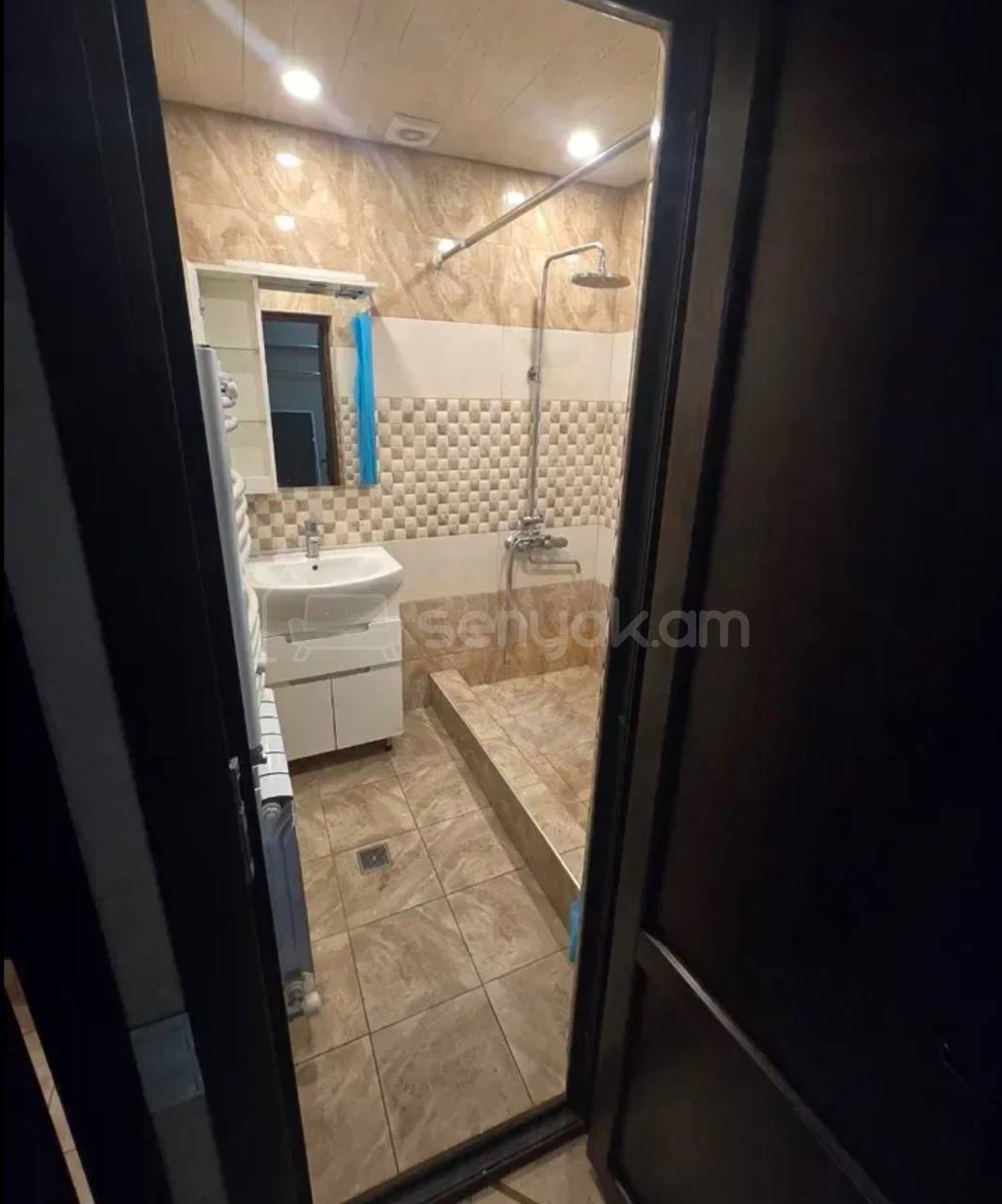 3 Սենյականոց Բնակարան Քարե Շենքում, 76քմ, 3/5 հարկ, Կապիտալ Վերանորոգված, Կահավորված, Արևկող