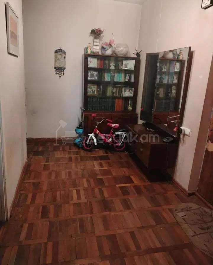 3 Սենյականոց Բնակարան, 80քմ, 1/8 հարկ, Նորմալ Վիճակում