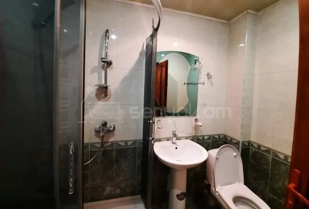 2 Սենյականոց Բնակարան Քարե Շենքում, 55քմ, 4/5 հարկ, Կապիտալ Վերանորոգված, Կահավորված