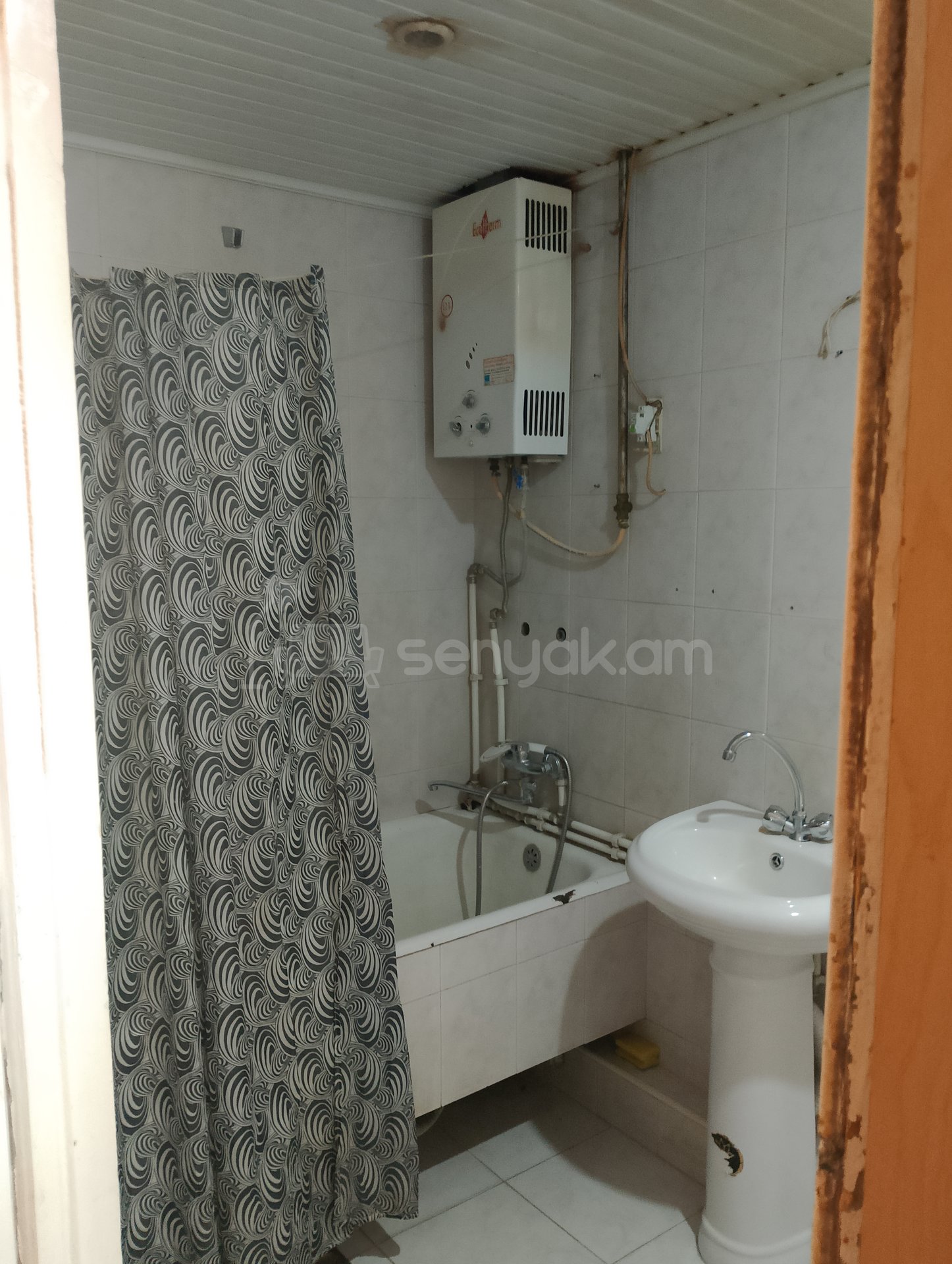 2 Սենյականոց Բնակարան Քարե Շենքում, 56քմ, 5/5 հարկ, Պետական Վիճակում, Կահավորված, Արևկող