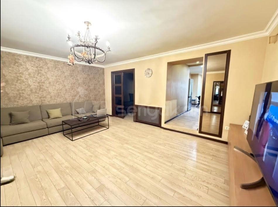 3 Սենյականոց Բնակարան Քարե Շենքում, 93քմ, 2/5 հարկ, Կապիտալ Վերանորոգված