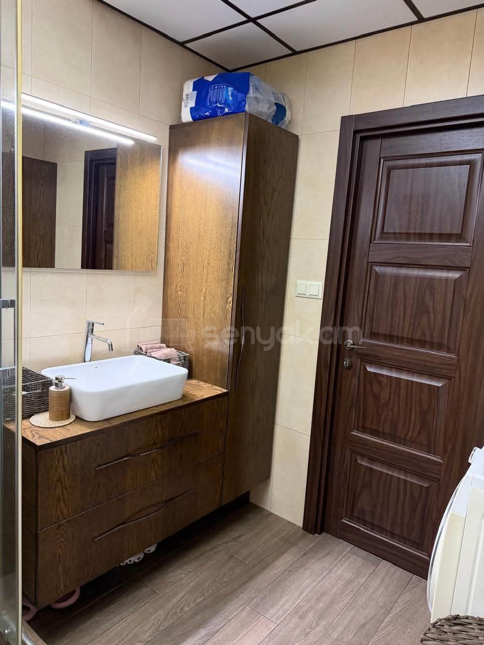 3 Սենյականոց Բնակարան Քարե Շենքում, 93քմ, 2/5 հարկ, Կապիտալ Վերանորոգված