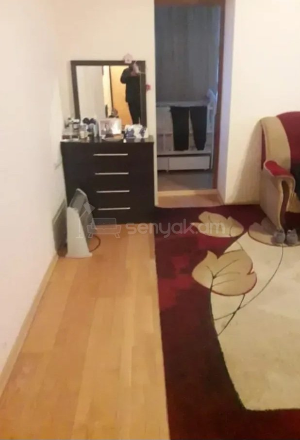 1 Սենյականոց Բնակարան Քարե Շենքում, 45քմ, 3/5 հարկ, Նորմալ Վիճակում