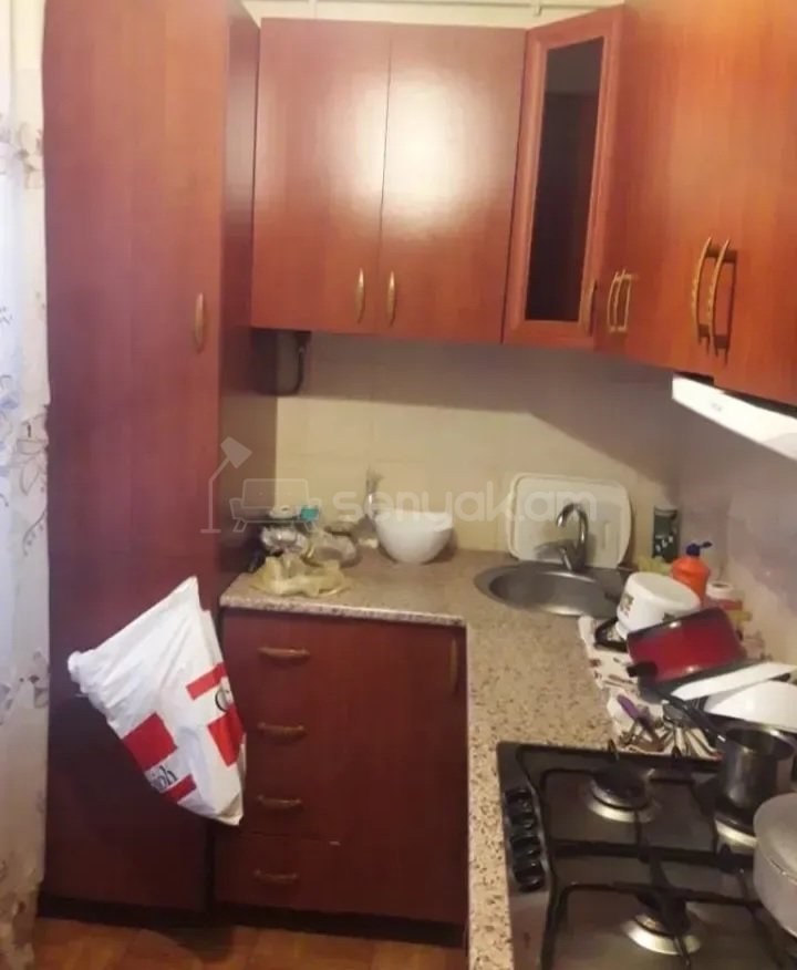 1 Սենյականոց Բնակարան Քարե Շենքում, 45քմ, 3/5 հարկ, Նորմալ Վիճակում