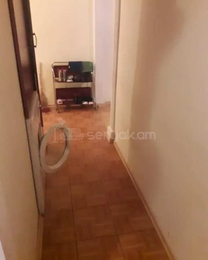 1 Սենյականոց Բնակարան Քարե Շենքում, 45քմ, 3/5 հարկ, Նորմալ Վիճակում
