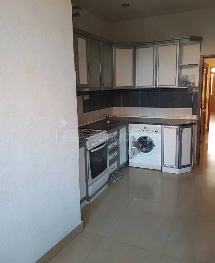 3 Սենյականոց Բնակարան Քարե Շենքում, 92քմ, 3/5 հարկ, Կոսմետիկ Վերանորոգված, Կահավորված