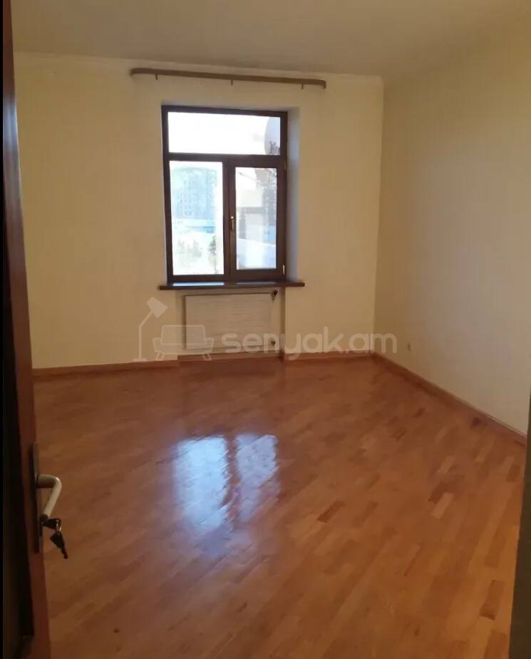 3 Սենյականոց Բնակարան Քարե Շենքում, 92քմ, 3/5 հարկ, Կոսմետիկ Վերանորոգված, Կահավորված