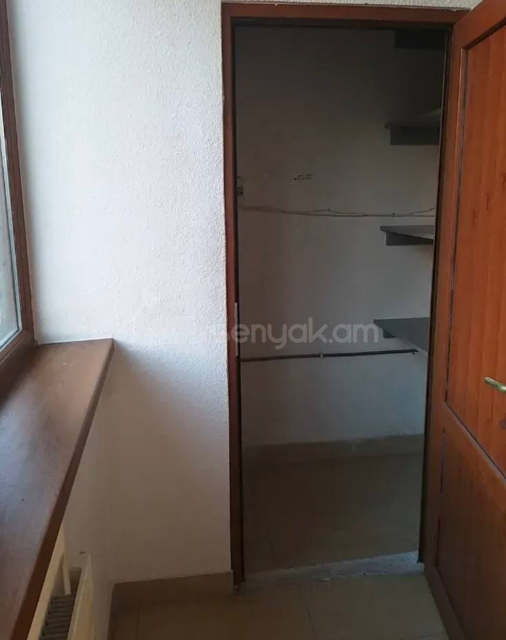3 Սենյականոց Բնակարան Քարե Շենքում, 92քմ, 3/5 հարկ, Կոսմետիկ Վերանորոգված, Կահավորված