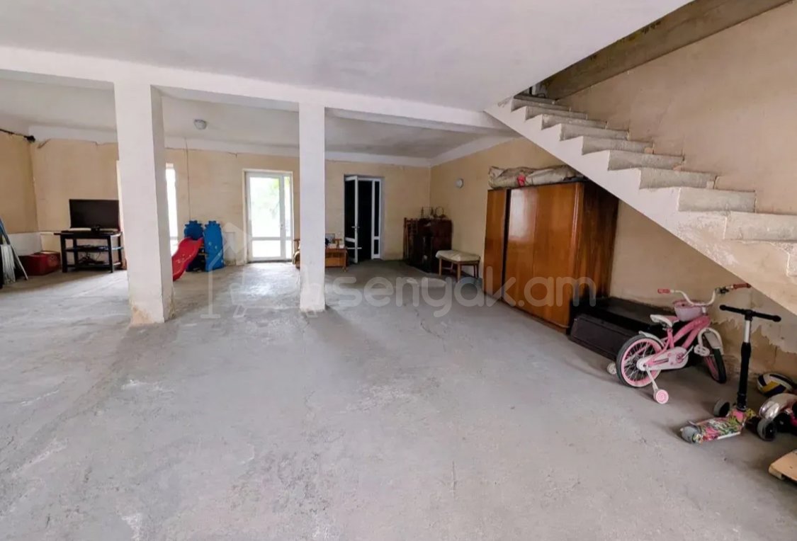 5 Սենյականոց Սեփական Տուն, 250քմ, Նորմալ Վիճակում