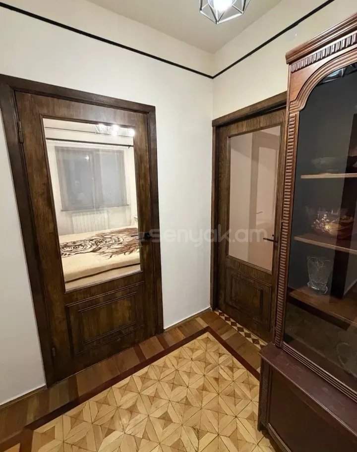 2 Սենյականոց Բնակարան Քարե Շենքում, 60քմ, 2/9 հարկ, Կապիտալ Վերանորոգված, Կահավորված