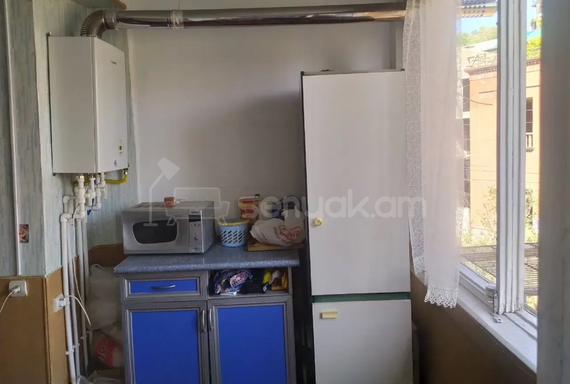 3 Սենյականոց Բնակարան Քարե Շենքում, 92քմ, 5/5 հարկ, Պետական Վիճակում