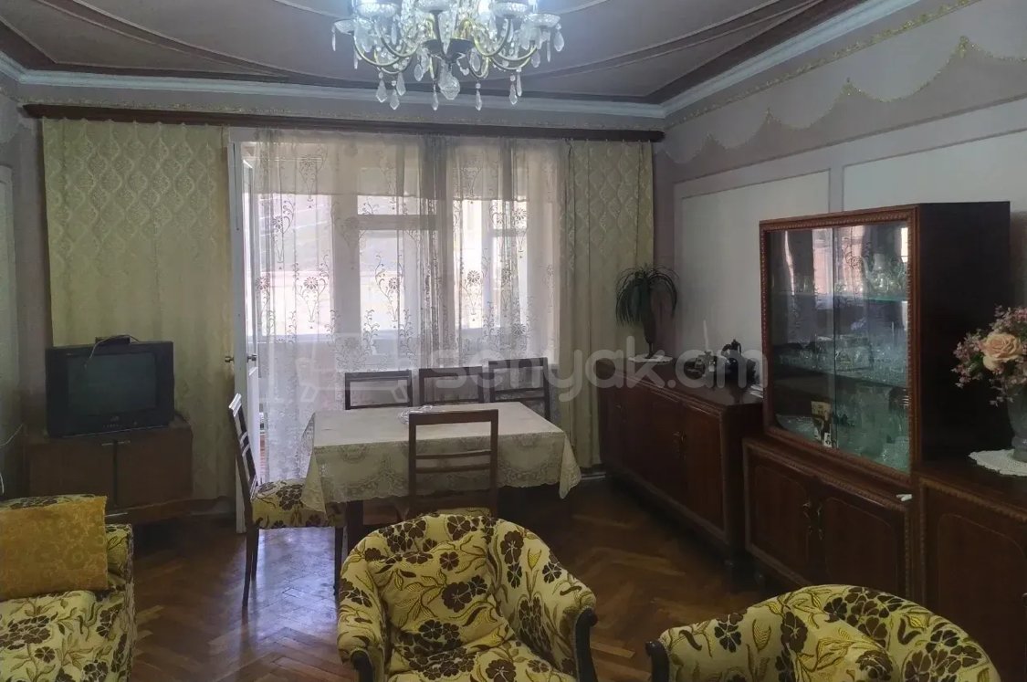 3 Սենյականոց Բնակարան Քարե Շենքում, 92քմ, 5/5 հարկ, Պետական Վիճակում