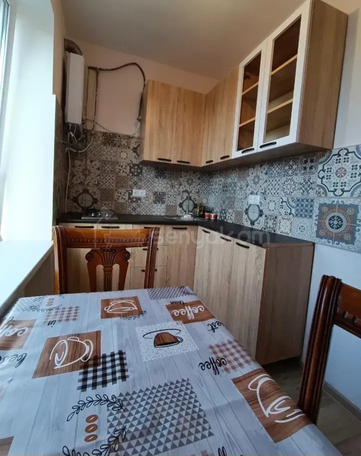 2 Սենյականոց Բնակարան Քարե Շենքում, 50քմ, 3/5 հարկ, Կապիտալ Վերանորոգված, Կահավորված