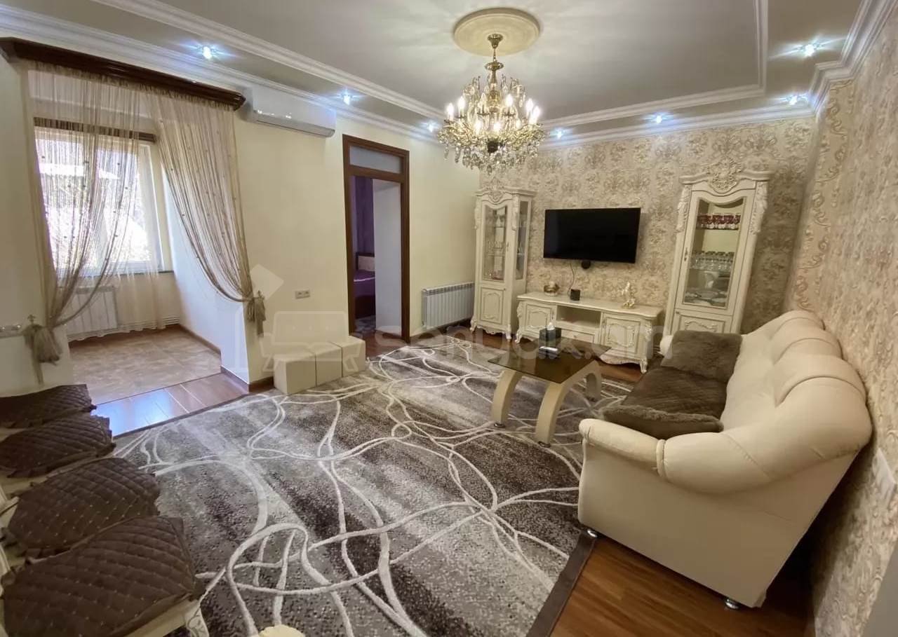 3 Սենյականոց Բնակարան Քարե Շենքում, 80քմ, 2/5 հարկ, Կապիտալ Վերանորոգված