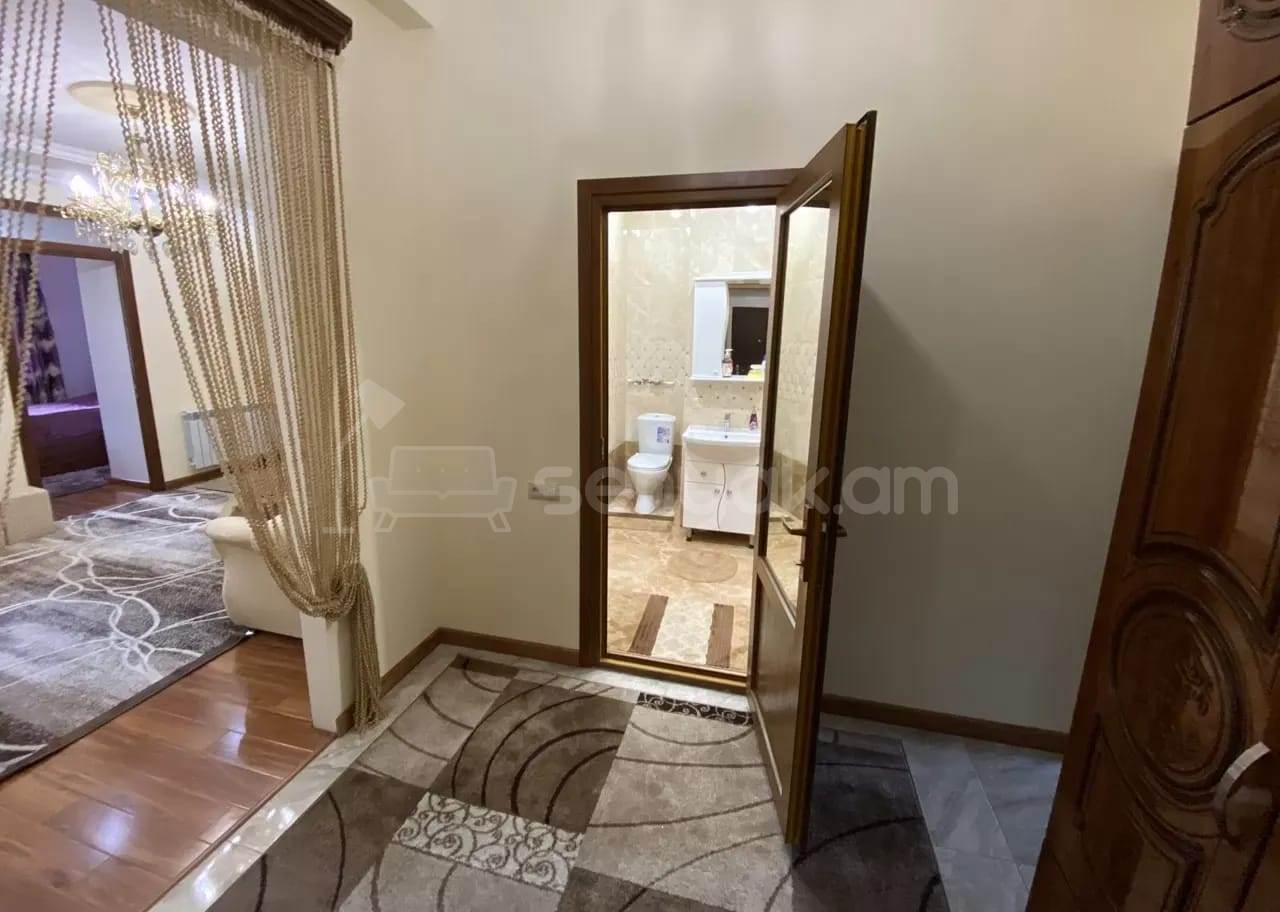 3 Սենյականոց Բնակարան Քարե Շենքում, 80քմ, 2/5 հարկ, Կապիտալ Վերանորոգված