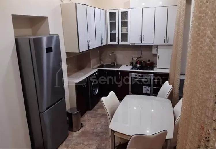 3 Սենյականոց Բնակարան Քարե Շենքում, 80քմ, 2/5 հարկ, Կապիտալ Վերանորոգված