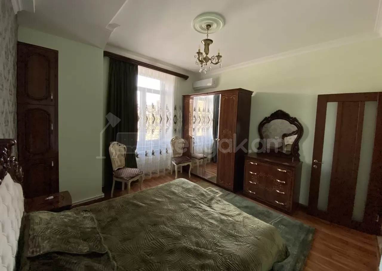 3 Սենյականոց Բնակարան Քարե Շենքում, 80քմ, 2/5 հարկ, Կապիտալ Վերանորոգված