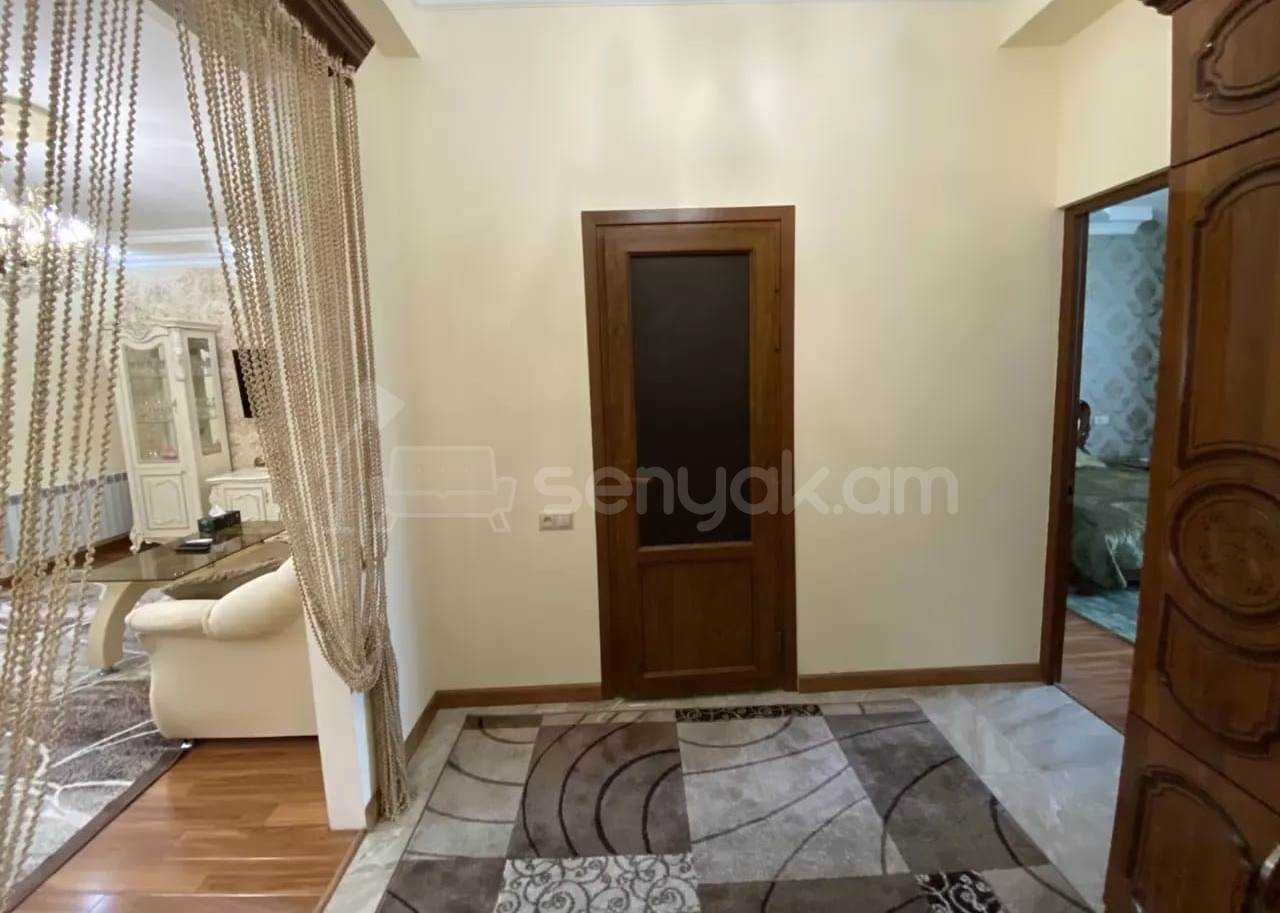 3 Սենյականոց Բնակարան Քարե Շենքում, 80քմ, 2/5 հարկ, Կապիտալ Վերանորոգված