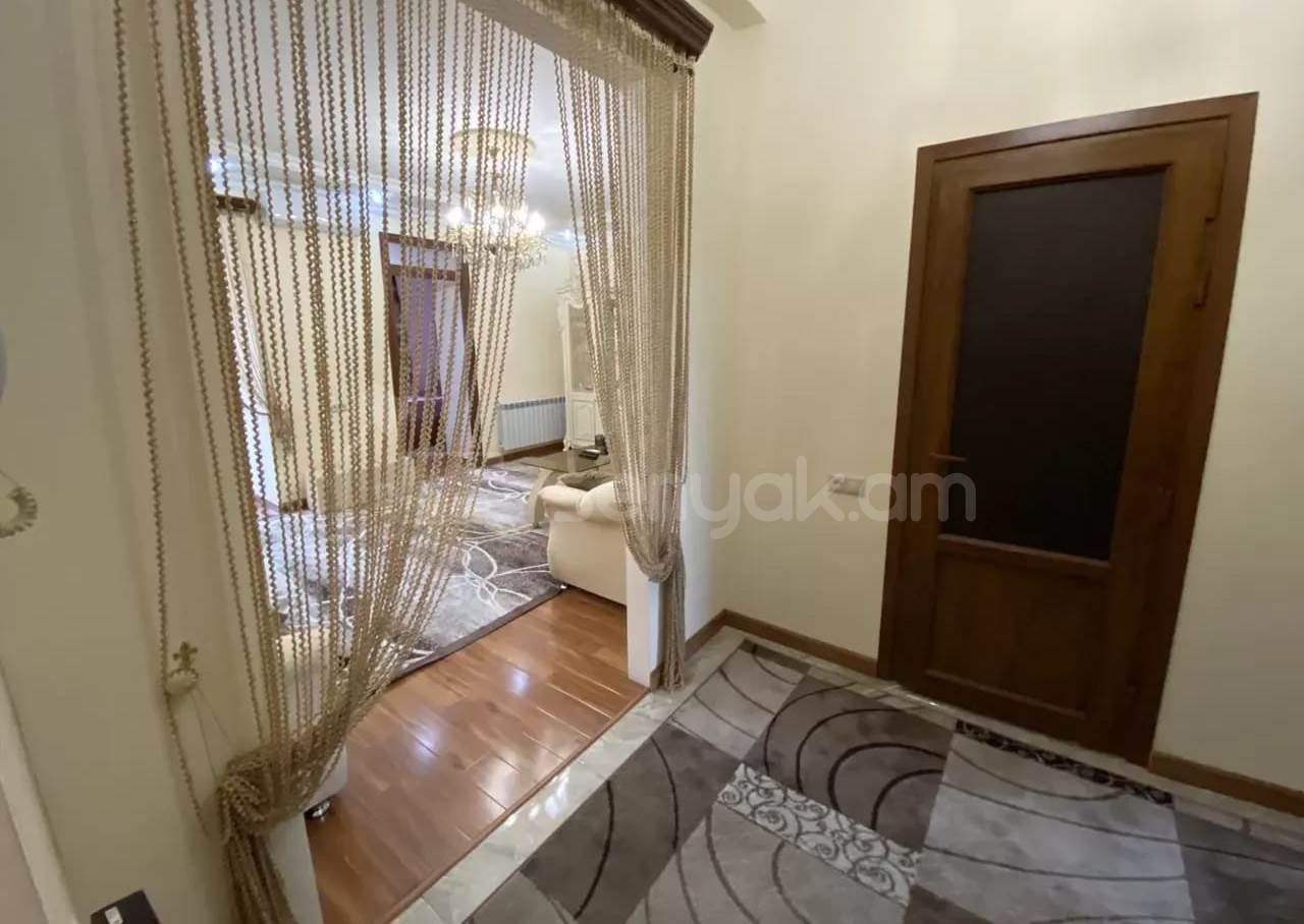 3 Սենյականոց Բնակարան Քարե Շենքում, 80քմ, 2/5 հարկ, Կապիտալ Վերանորոգված