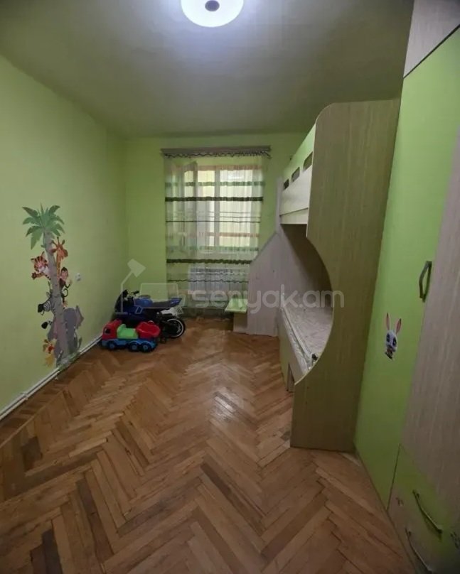 3 Սենյականոց Բնակարան Քարե Շենքում, 91քմ, 2/4 հարկ, Կապիտալ Վերանորոգված, Կահավորված