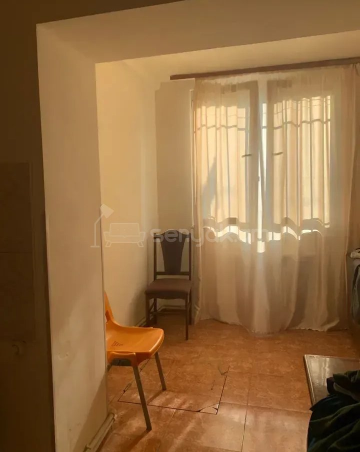 3 Սենյականոց Բնակարան Քարե Շենքում, 80քմ, 2/5 հարկ, Կապիտալ Վերանորոգված, Կահավորված, Արևկող