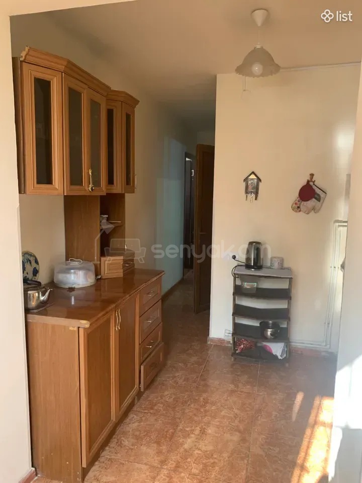 3 Սենյականոց Բնակարան Քարե Շենքում, 78քմ, 2/2 հարկ, Կապիտալ Վերանորոգված, Կահավորված