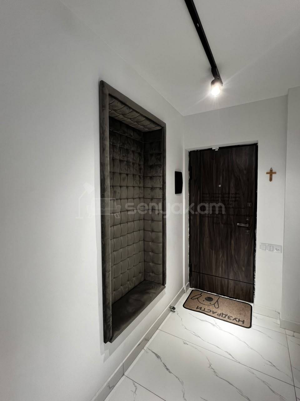3 Սենյականոց Բնակարան Քարե Շենքում, 108քմ, 5/5 հարկ, Դիզայներական Վերանորոգված